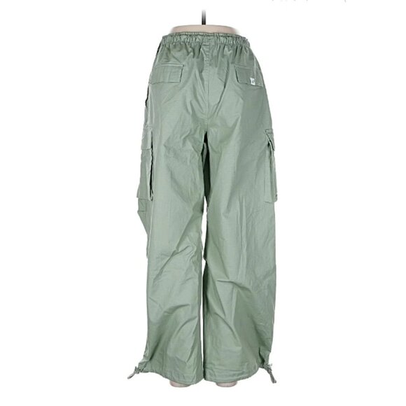Nike Sportswear Women's Mid-Rise Oversized Cargo Trousers in Jade Horizon/Sail - Picture 3 of 8